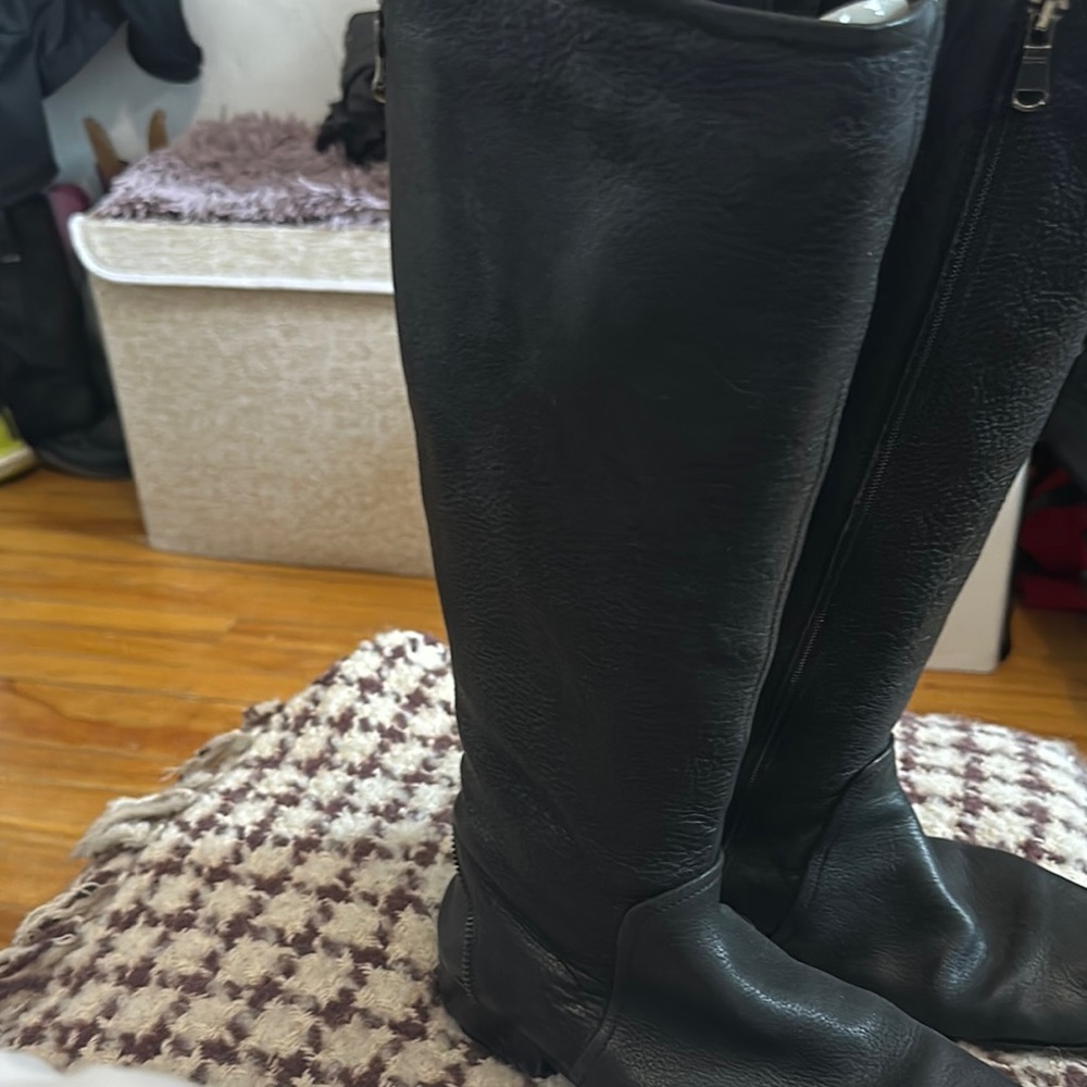 Boots. - Picture 3 of 16